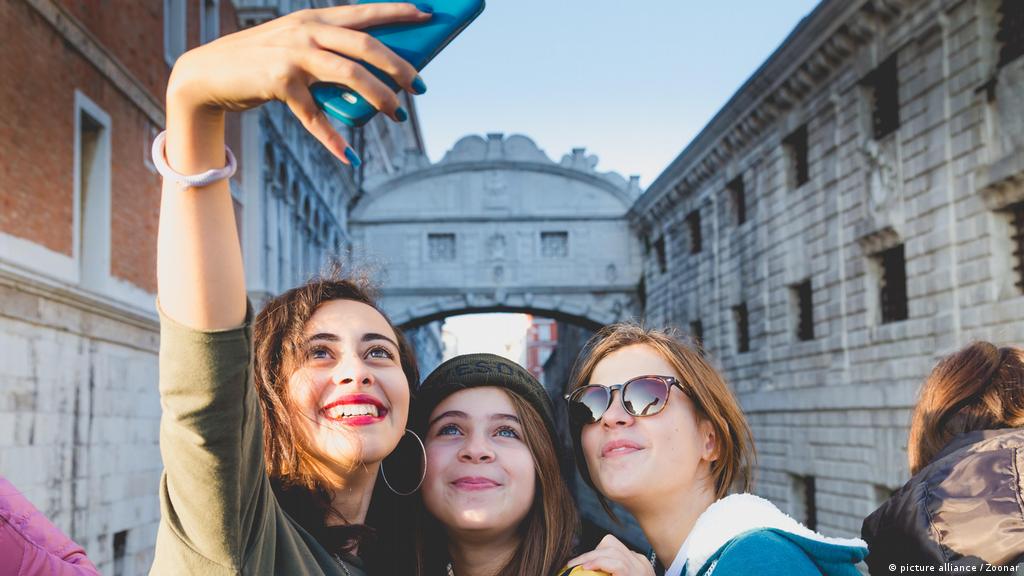 How To Get Updated In The Travel Industry?
