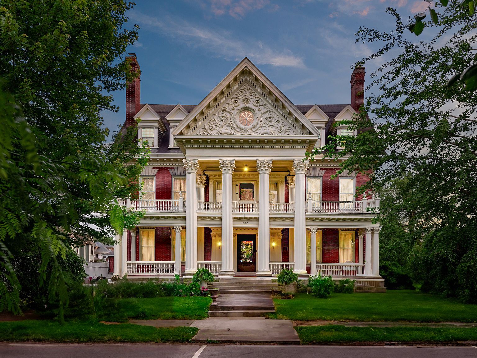 Why San Antonio sellers prefer experienced home buyers who handle repairs, paperwork, and closing costs seamlessly?